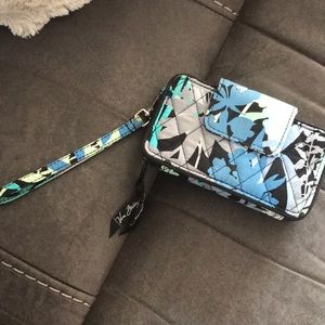 Camofloral Vera Bradley Tech Wristlet